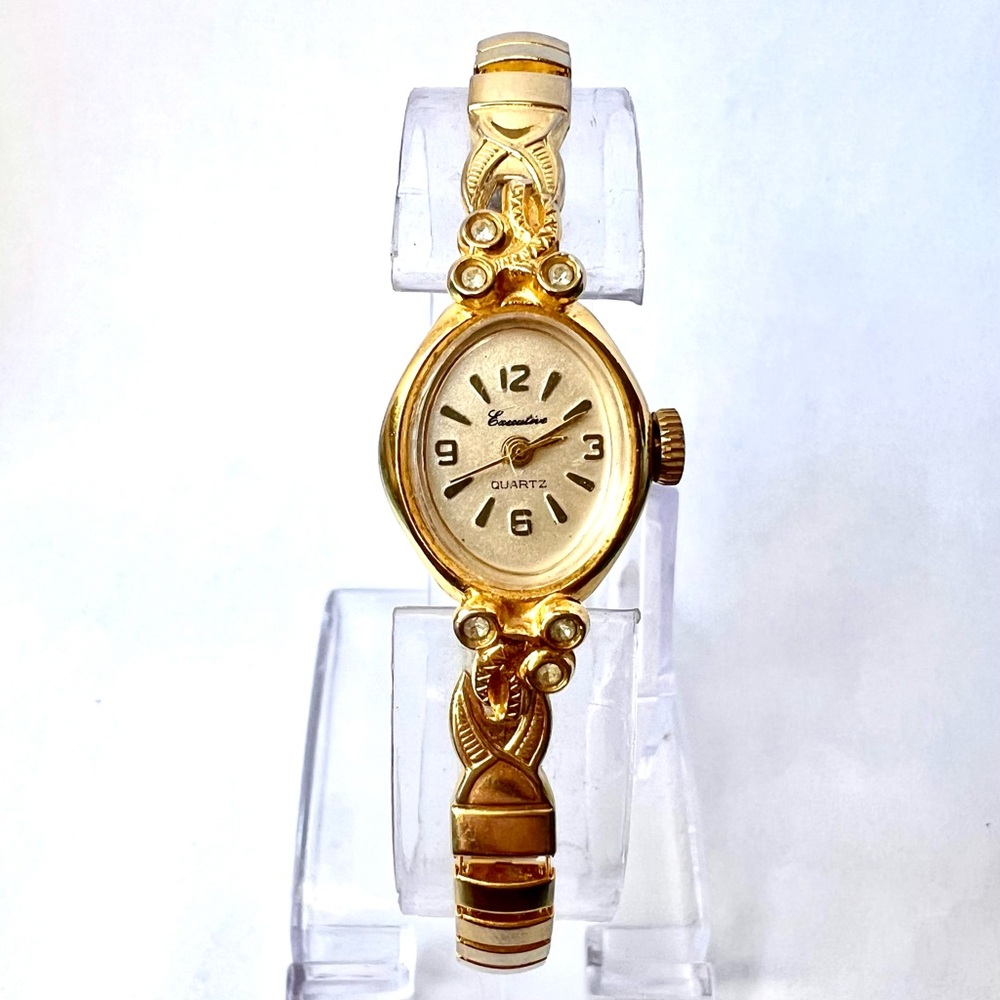 EXECUTIVE Quartz 17mm Gold Tone Watch with Studs Stretchy Bracelet